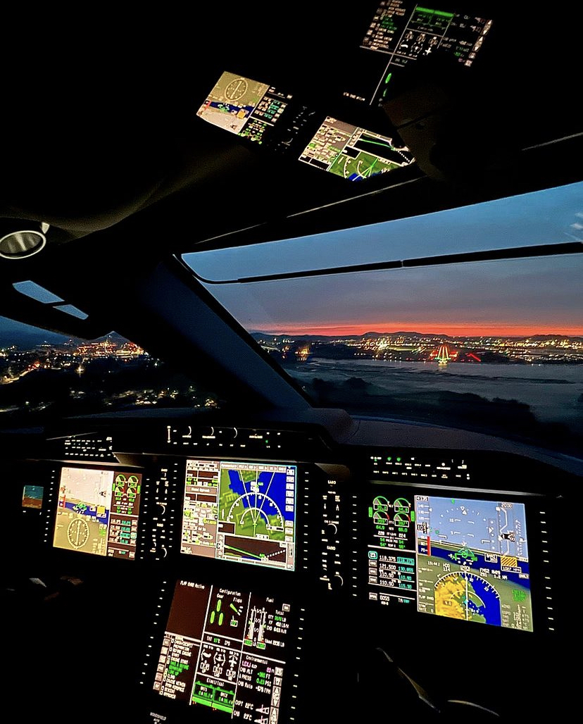 OriensAviation's tweet photo. This week, our #PC24PictureoftheWeek goes to our friends at @PilatusAircraft! We love the night-time view from the cockpit of the #SuperVersatileJet!

Interesting in the PC-24? Visit our website: https://t.co/EzWG5AyLHb

#pilatusaircraft #pc24 https://t.co/vPTckk9I8O