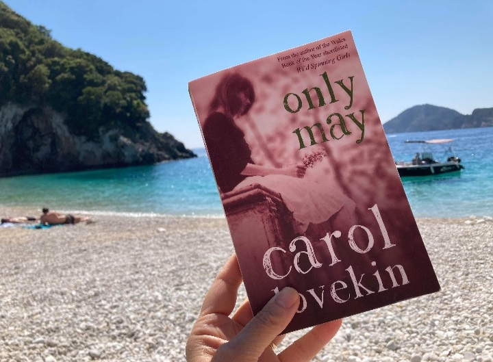 carollovekin's tweet photo. It's publication day for #OnlyMay tomorrow! And already, she's gadding about! Spotted on a beach in Corfu. Thank you, darling daughter, @LolaDakota1! xXx 🌸🐝💗📔🌸
@honno #Magic #Bees #SecretsAndLies #WelshVillage #NewRelease #ReadWelshWomen #WelshWomenWriting https://t.co/mHhjXpWBkl