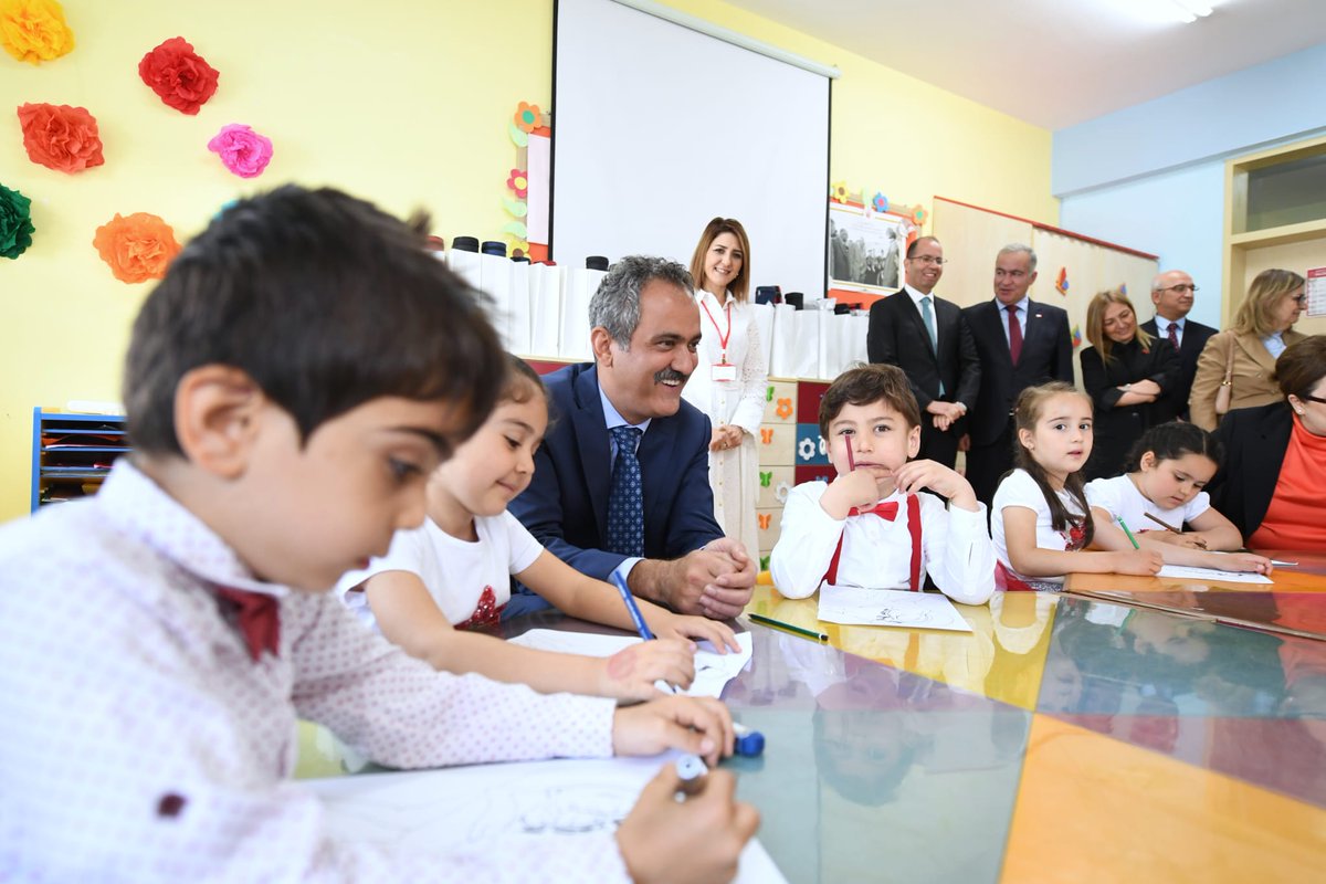 tcmeb's tweet photo. Bakanımız Mahmut Özer ile Aile ve Sosyal Hizmetler Bakanı Derya Yanık’ın katılımlarıyla Okul Öncesi Eğitim Alan Çocukların Desteklenmesi Protokolü imzalandı. 

👉https://t.co/nx6xPZ4dpm https://t.co/oxNkpFGyEm