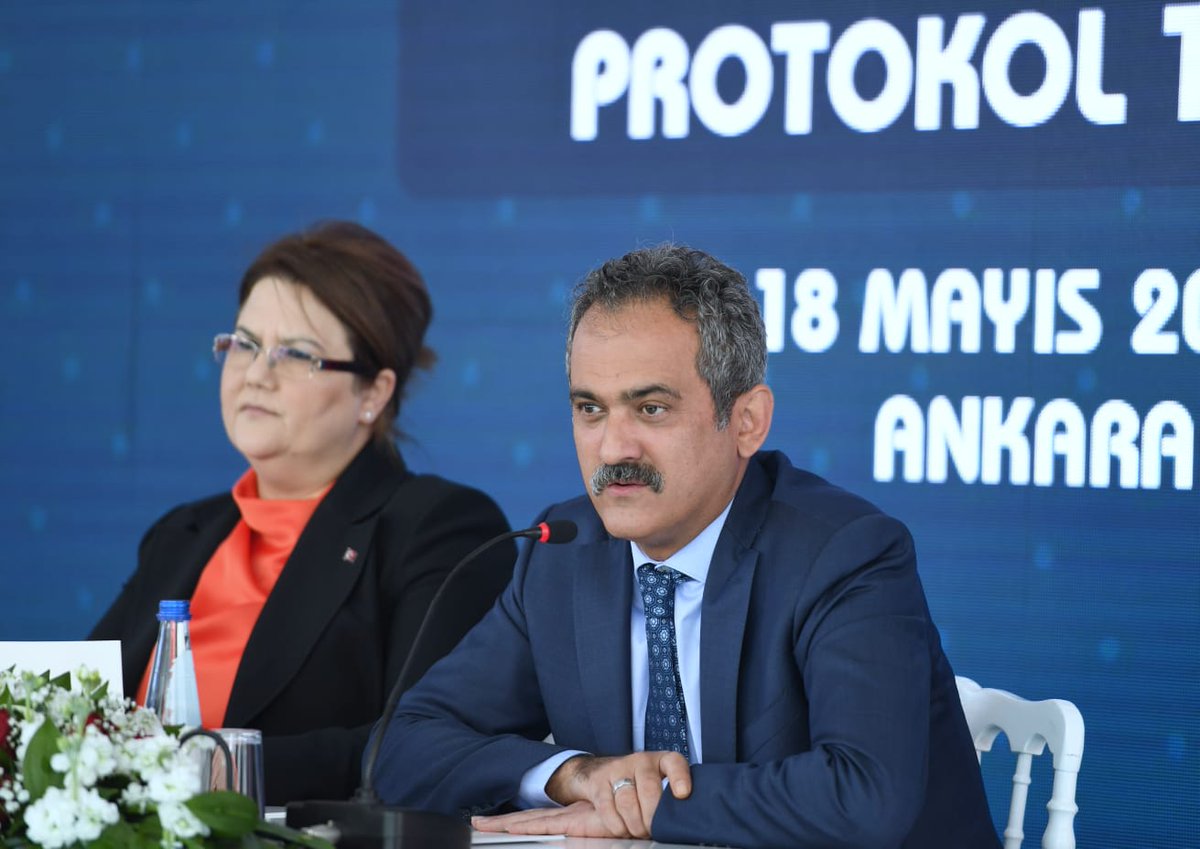 tcmeb's tweet photo. Bakanımız Mahmut Özer ile Aile ve Sosyal Hizmetler Bakanı Derya Yanık’ın katılımlarıyla Okul Öncesi Eğitim Alan Çocukların Desteklenmesi Protokolü imzalandı. 

👉https://t.co/nx6xPZ4dpm https://t.co/oxNkpFGyEm