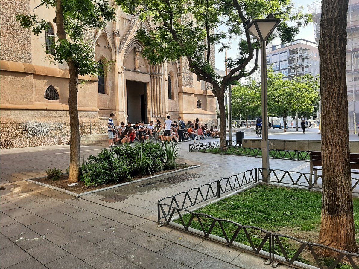 CollaDeSabadell's tweet image. Avui un grup d’alumnes de l’@InsValles de #Sabadell fan un #webquest sobre @pere_quart

👉 bit.ly/37Uf8fh