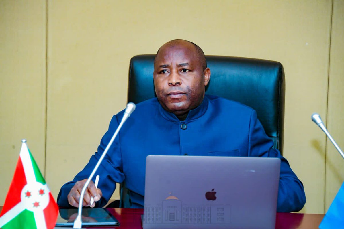 NtareHouse's tweet photo. Les Membres du Gouvernement du #Burundi se réunissent en Conseil des Ministres sous les auspices du Chef de l’Etat SE Evariste #Ndayishimiye. Neuf points sont à l’ordre du jour dont le projet de construction d’un centre commercial sur le site de l’ex marché central de #Bujumbura. https://t.co/PQIuMbto7N