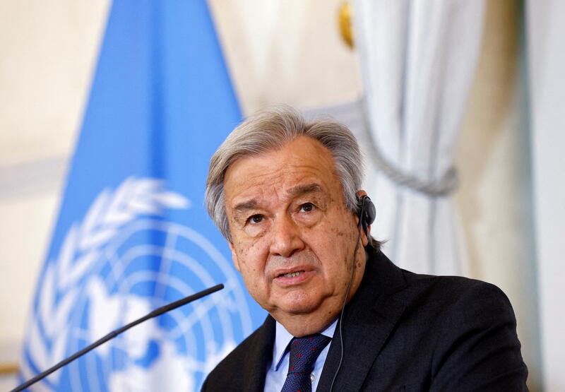 Reuters's tweet photo. The U.N. secretary-general called for a global coalition to speed the deployment of battery technology, urging countries to ease intellectual property constraints to hasten the transition from fossil fuels and combat climate change https://t.co/PdpKlt0pjg https://t.co/TVcwwyEbrk