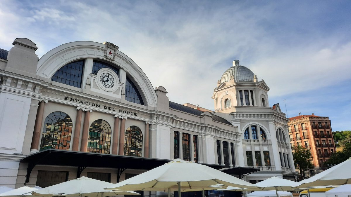 edificiosMadrid's tweet photo. @EFELafototeca @MadridAntiguo @Madridayeryhoy @PatrimonioCM @madridhistorico @Ls_Madriles @autoretronet @Coche_antiguo @ffe_es @M_Ferrocarril Ayer https://t.co/dTRkFFY62Y