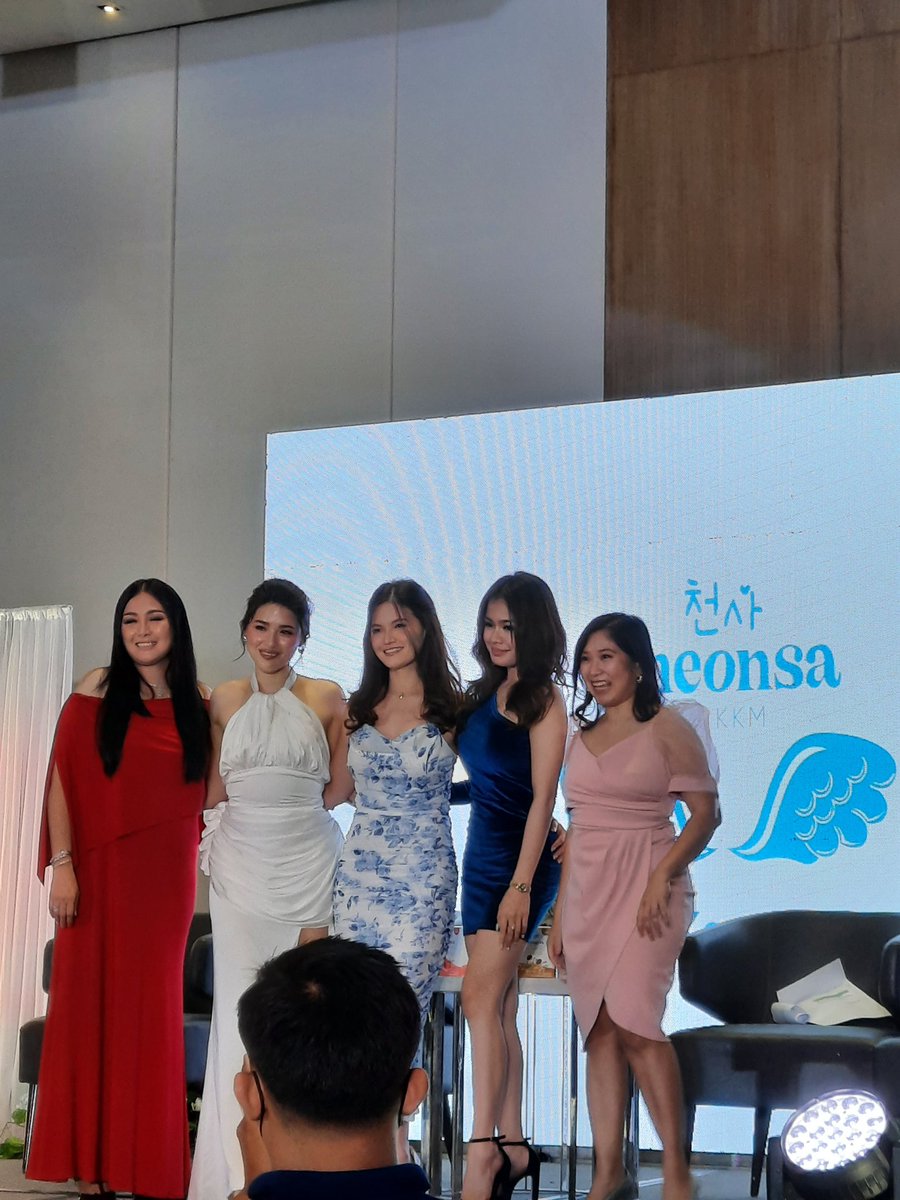 lyndenav's tweet photo. #Cheonsa launching pt. 2 👼🏻❤
Selling soon in Watsons, Lazada and Shopee! 😉 https://t.co/XLVizmuJls