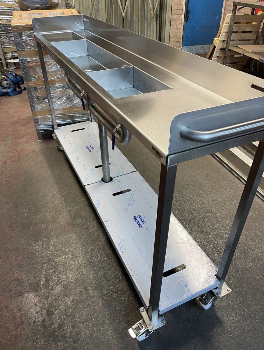 UnitechEngr's tweet photo. A wash table with drop on shelves getting ready to be sent out to a customer.
#unitechengineering #ukmanufacturer #stainlesssteel https://t.co/nGQAO2eJ8s