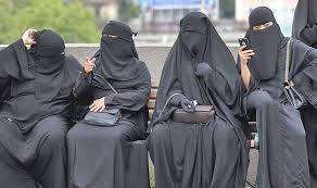 kotenok33000's tweet photo. Jeunes féministes profitant de leur liberté et des chaleurs estivales dans la douce ville d'Éric Piolle. https://t.co/5GE6XWanuk