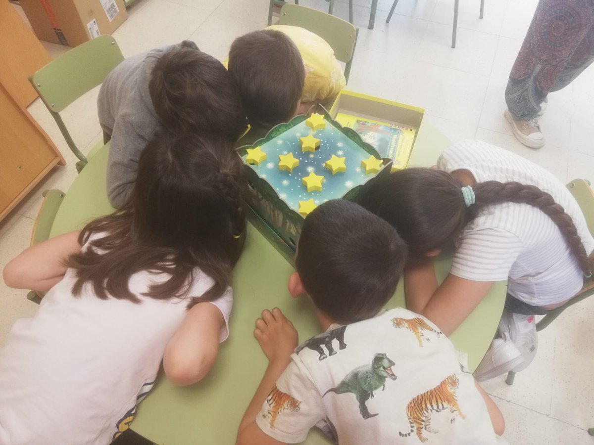 Cómo ha disfrutado el alumnado de #EducaciónInfantil con la jornada de juegos! 🃏 Gracias a <a href="/gonzalez_justi/">Justi Gonzalez</a> y al profesorado del GT "Aprendizaje basado en juegos: #ABJ " 👏👏
#CentrosEducacyl <a href="/cfievalladolid/">CFIE VALLADOLID</a>  <a href="/educacyl/">Educación JCyL</a> #ProyectoEnseñandoajugaraprenderjugando