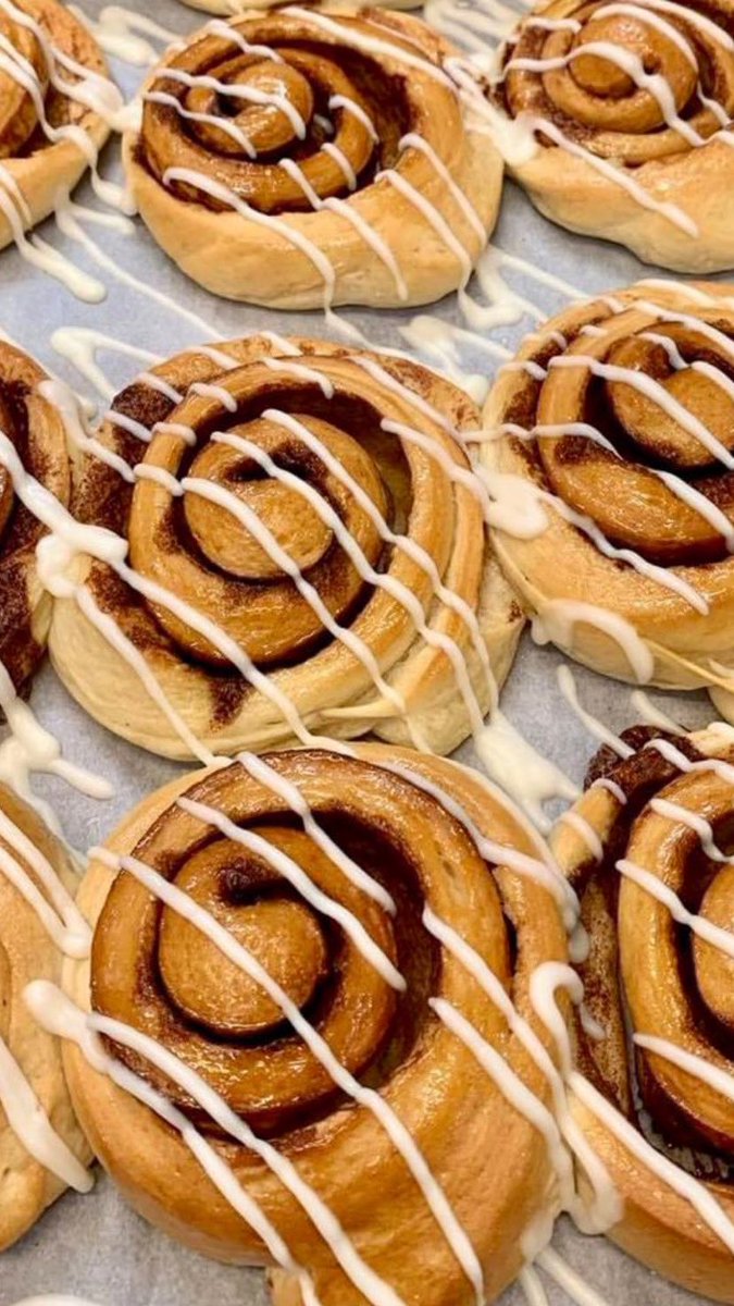 Cinnamon Buns (Fridays and Saturdays) 
Drop into the cafe or have them delivered 🚙😜
thegoodloaf.co.uk/product/cinnam…
#supportlocal #SupportSmallBusiness #breakingthecycle #realbread
Cafe Wednesday to Saturday 
Deliveries Tuesday to Friday 
Click n Collect Tuesday to Saturday