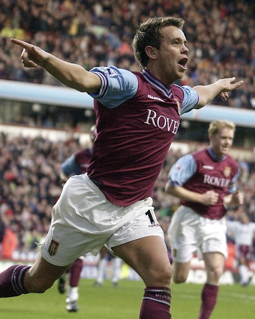 AVFCOfficial's tweet image. Happy birthday, @LeeHendrie77! 💜