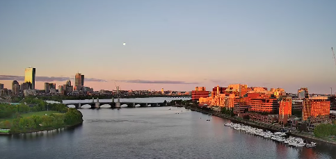 DeVoreCast's tweet photo. As I just mentioned on @wbznewsradio with the @accuweather forecast, a pretty morning with the sun rising in the east and the waning gibbous "Flower Moon" setting in the west! Nice today with some sunshine. High 70-74. #SuddenlySummer this weekend! PC: @museumofscience https://t.co/AixenNB6nN
