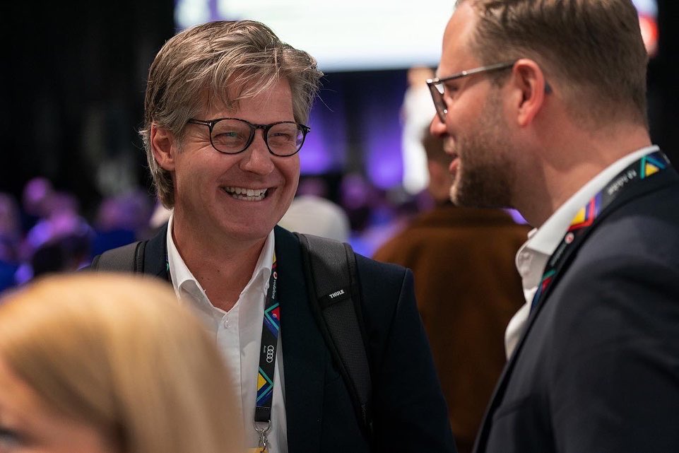 BPrinting_Group's tweet photo. Strahlende Gesichter, inspirierende Gespräche und endlich wieder persönliche Begegnungen🤩 Gerne möchten wir Euch mit einigen Impressionen vom ersten Tag auf der OMR vom ersten Festival-Tag versorgen 📸😉

#OneBPG #BPG @OMRockstars #OMR2022 https://t.co/trGChNEQvl