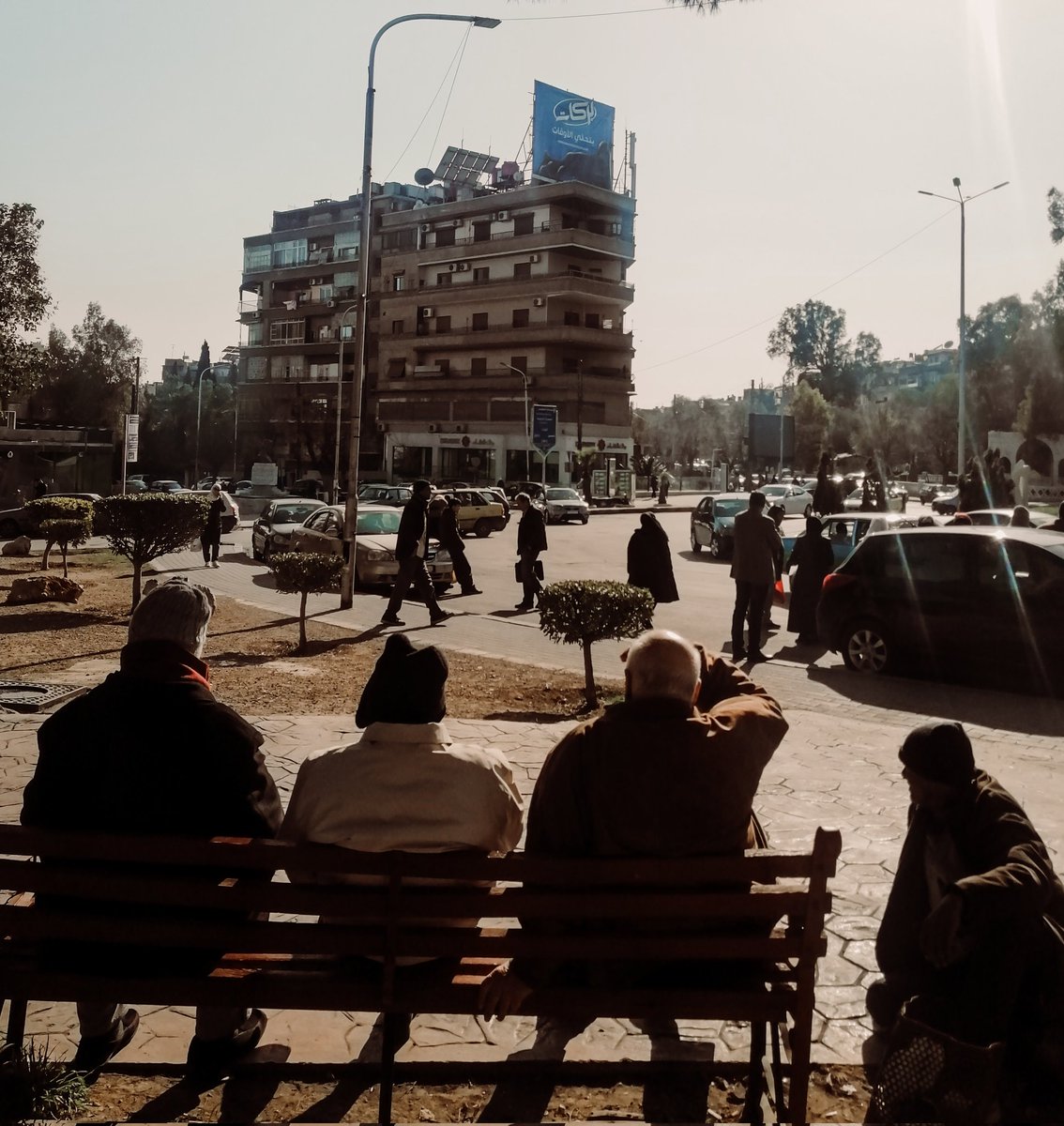 هذه البلاد صعبة لدرجة أنّها تعطيك كل المقومات لتنهار، ولكنها لا تعطيك حق الانهيار.