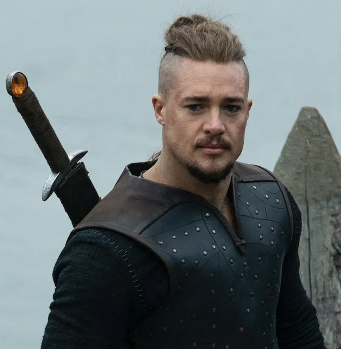 InvictosSomos's tweet photo. Por nuestro amor eterno a Vikings nos resistimos mucho a tiempo a ver The Last Kingdom, pero cedimos. Y tras terminarla, lo vamos a decir sin miedo y pese a las mentadas de madre que nos caerán: THE LAST KINGDOM > VIKINGS. Recomendadísima. Es una joyota de serie. DESTINY IS ALL. https://t.co/npVHhy7wQf
