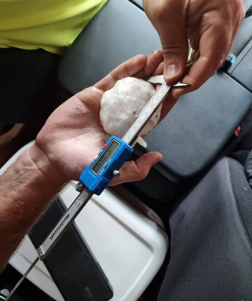 YuriSar5's tweet photo. #USA #hail #record
On May 15, a giant hailstorm fell in Oklahoma, USA. The hailstones reached 12 cm in diameter. https://t.co/k61arywodt