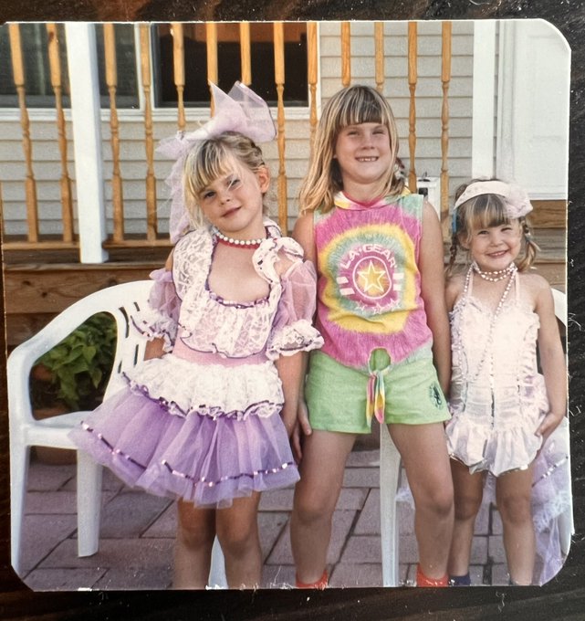 Sisters . I�m the youngest of three? https://t.co/vmeZWZmTrk