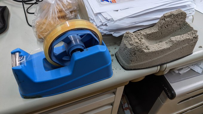 テープカッターに 砂 が詰まってた パサパサな中身の真相 大手メーカーに聞いた 1 2 ページ ねとらぼ