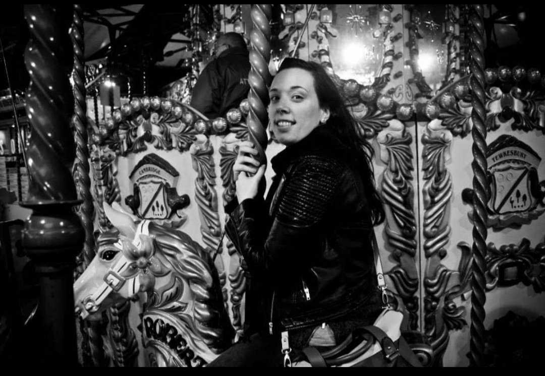 aggievansmusic's tweet photo. If like wasn't like a carousel, I'd have nothing to write about... ๐
Impromptu shoot on The Thames - 2015(ish) ๐ธ @katdwildfire
#SingerSongwriter #Songwriter #Lyricist #Singer #MusicalMama #Rediscovery #London #TheThames #Music https://t.co/NXgvXIhPgn