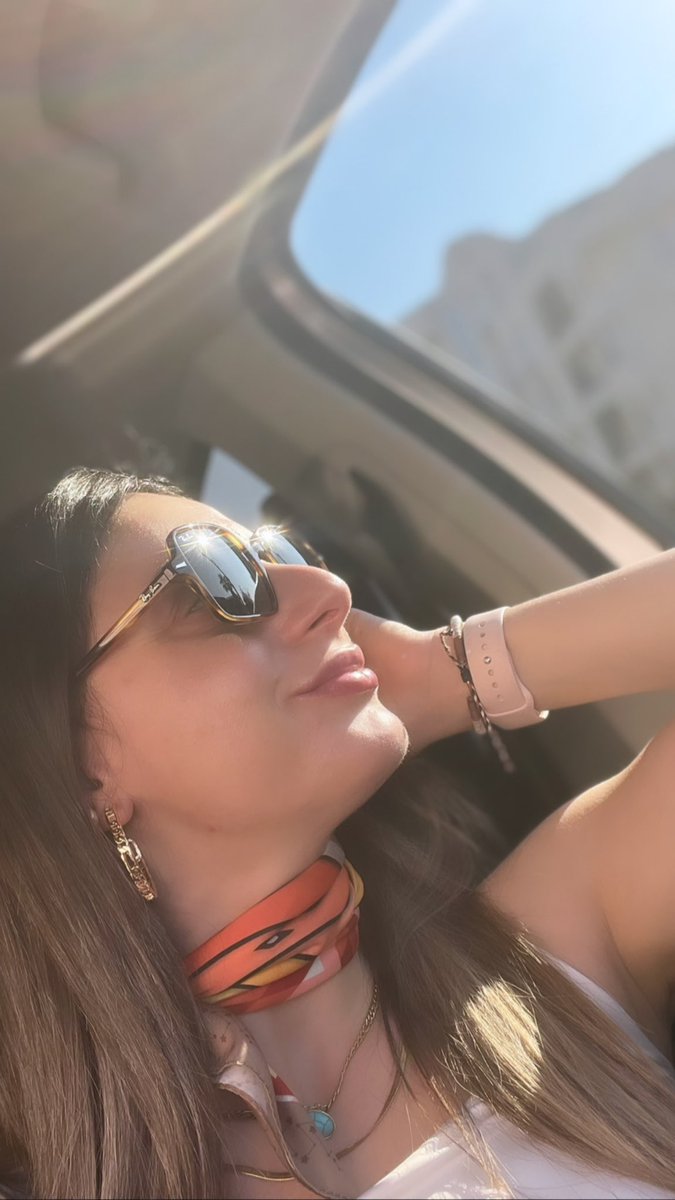 fatmaselim__'s tweet photo. Güneşi gülüşüme sığdırdım🧡 https://t.co/oflD9ERiq1