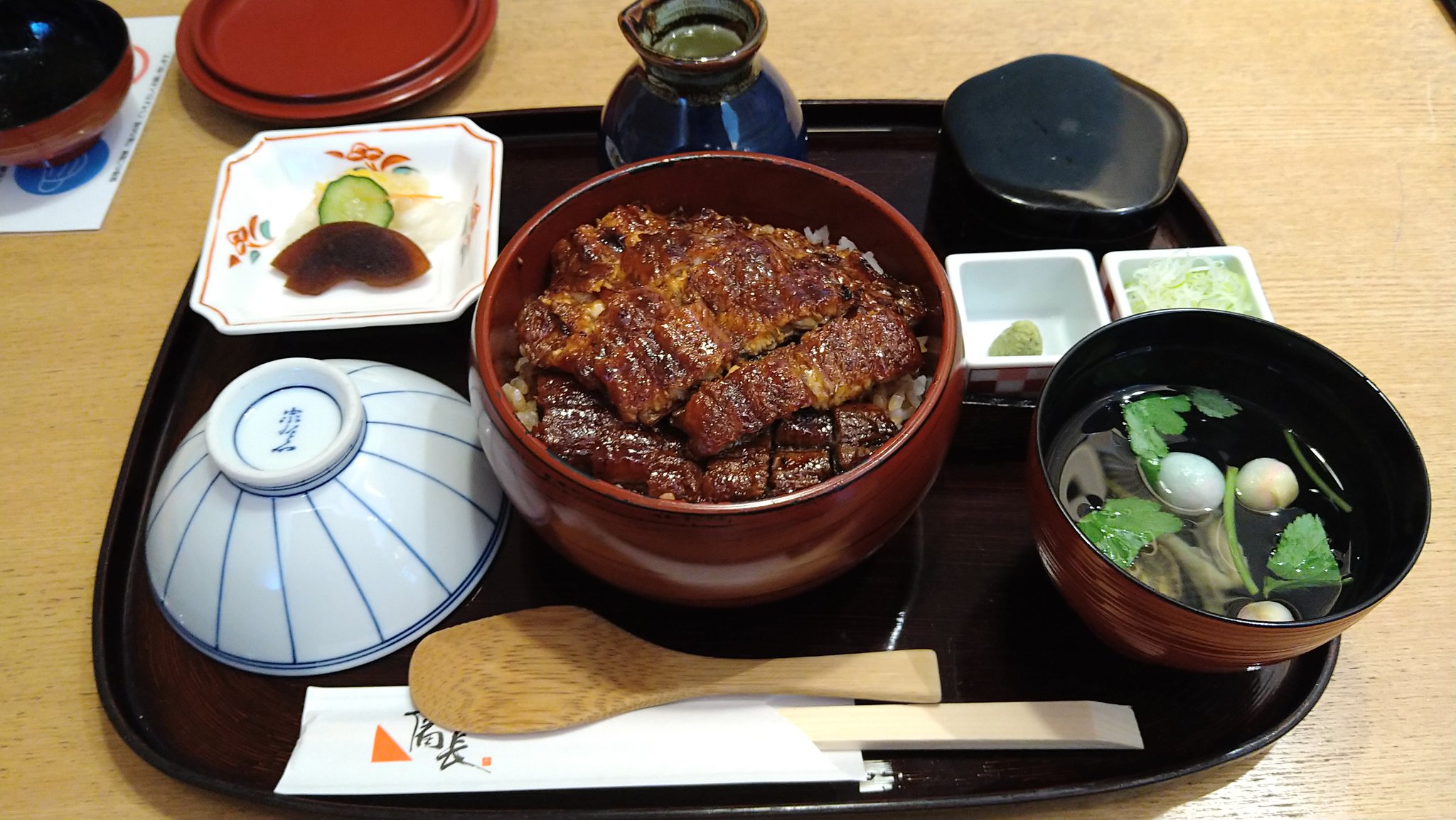 桂宮治 名古屋で一人 自分へのご褒美ご飯を食べて大阪へ ホテル着いたけど スケジュール調整とかメールのやり取りとか終わらない う ん もう 携帯電源切って寝ちゃいたい 笑 夜の独演会は元気に頑張りまーす 完売御礼 T Co Fy9p2prcr1