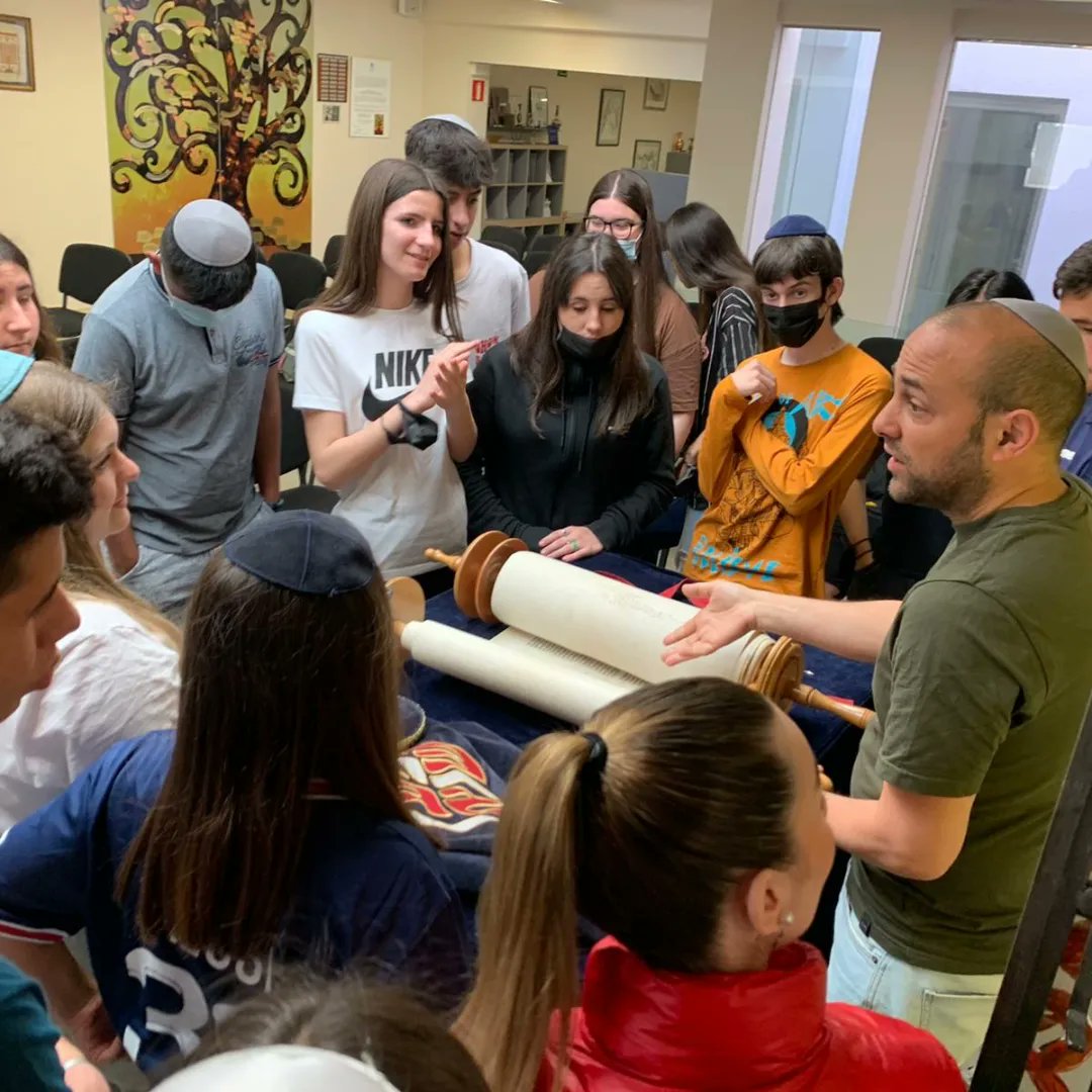 FEPSantRamon's tweet photo. La setmana passada els de 3r d'ESO van a isitar centres de diverses religions de la ciutat de Barcelona #SRNDAC #sortim #aprendresdivertit https://t.co/Zul5X7dml5