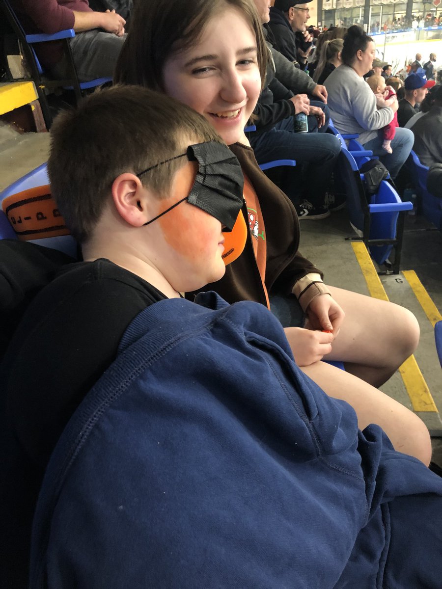 thatbarberdave's tweet photo. When overtime is too late on a school night. #BCHLPlayoffs #goclippersgo https://t.co/apVNFWFCwF