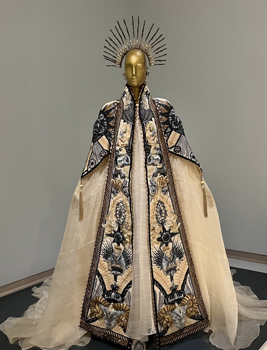 kitchenistakate's tweet photo. The @guopeiofficial exhibit @legionofhonor is glorious - the dreamy design and artistry are fantastic. 

#artcouture #hautecouture #museum #art #embroidery https://t.co/NK2RK2EbER