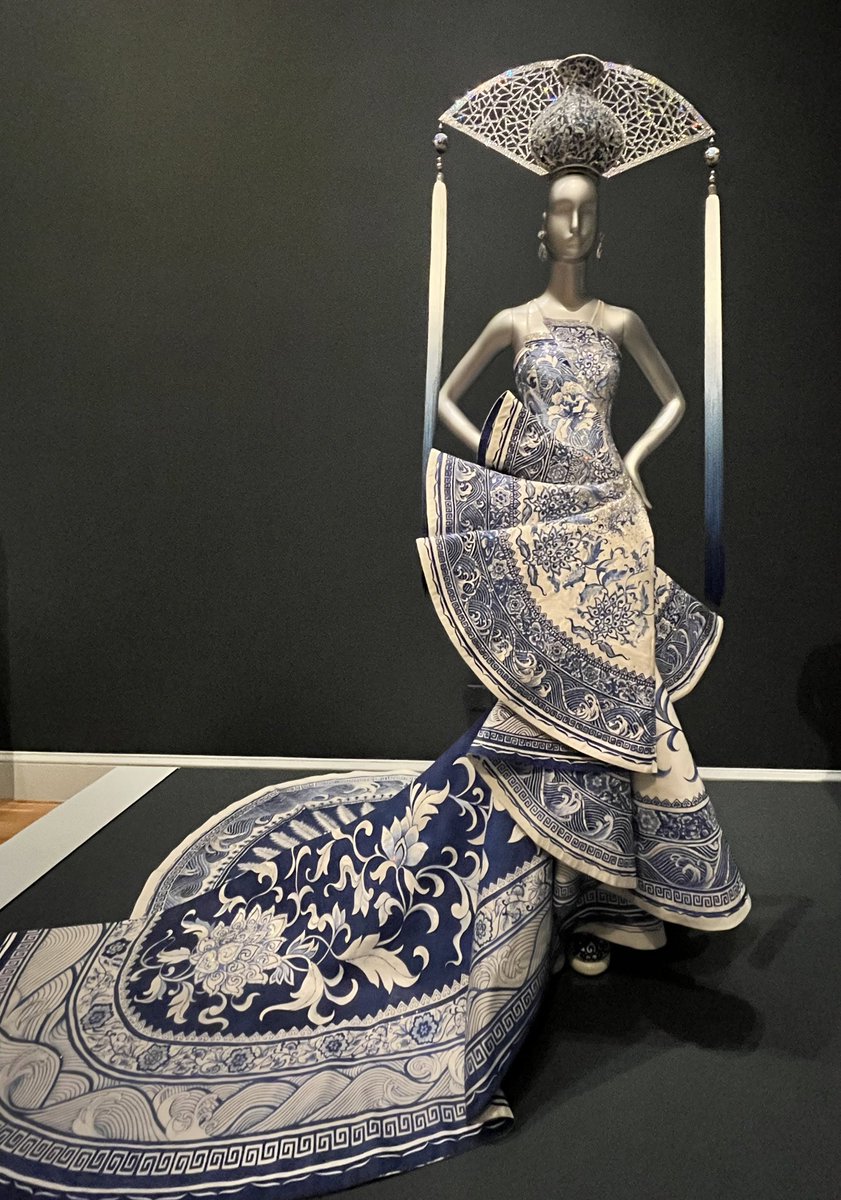 kitchenistakate's tweet photo. The @guopeiofficial exhibit @legionofhonor is glorious - the dreamy design and artistry are fantastic. 

#artcouture #hautecouture #museum #art #embroidery https://t.co/NK2RK2EbER