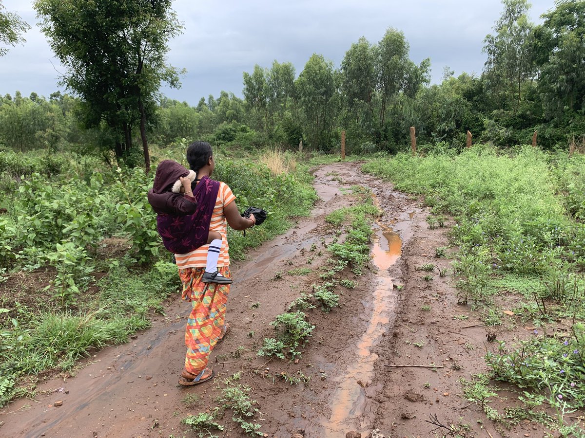 cbramkumar's tweet photo. @CMofKarnataka @RuralDc hlp https://t.co/3P7C9LAlfK road frm our job generating nd tax payng resort fr 16 yrs.even children can’t go2 school.ambulances cant come in emergencies.only 1km of road needs to be done! https://t.co/oR3lfGqQaV