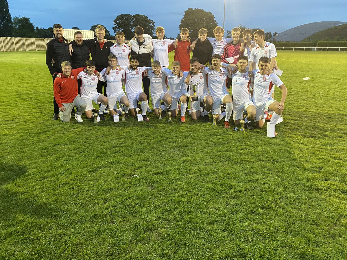 gordon_burnley's tweet photo. Not the result or display they wanted , but Lincoln Utd u18’s finish the season as League champions,2 cup final winners and last night cup final runners up 🙌🙌🎉🎉 run out of gas but what an excellent season overall .. now time to rest up and time to play adult football for some https://t.co/S6J7x1OT3Z