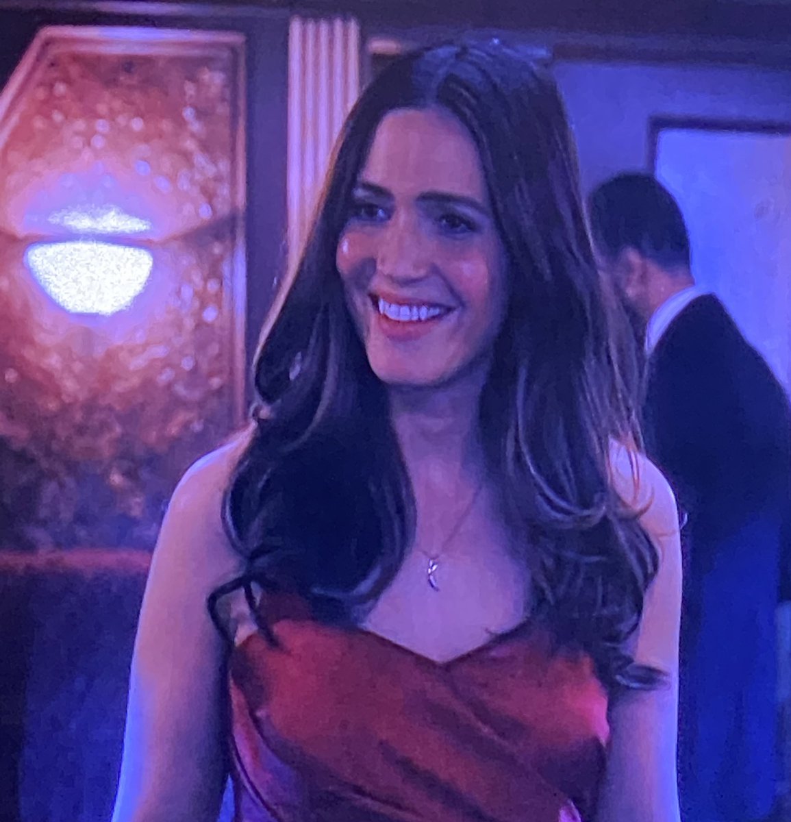 crimsonrum's tweet photo. Randall: You tell him, hey.
Rebecca turns and sees her true love again. 
Rebecca: Hey.
Jack: Hey.  #ThisIsUs
Thank you for taking us on the journey. #ThisIsUsFinalChapter https://t.co/Dn5CKbcT9X