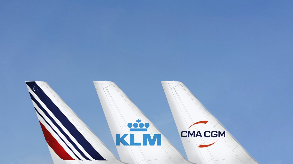 cmacgm's tweet photo. CMA CGM accelerates its development in air cargo through a 10-year strategic partnership with @AirFranceKLM!
More information: https://t.co/drq3lDT70y https://t.co/Yrnyje5Y0K