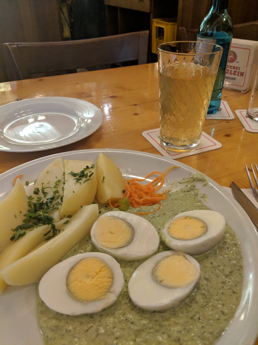 Last but not least, I cannot seriously write a whole thread about Frankfurt without recommending some food and drink.Apfelwein (literally: Apple wine, which is the best alcoholic drink on the planet don't @ me) and Grüne Soße.Thank me later. 20/21