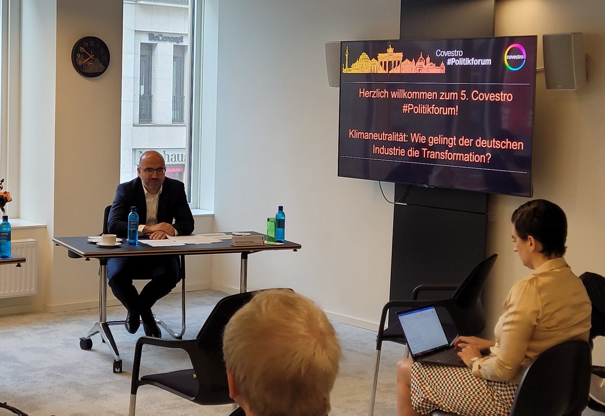 "Bei uns gilt jetzt in allen Belangen der Tesla-Speed". Bernhard #Kluttig aus dem @BMWK zur Beschleunigung der Transformation. #Politikforum von <a href="/CovestroDE/">Covestro Deutschland</a>