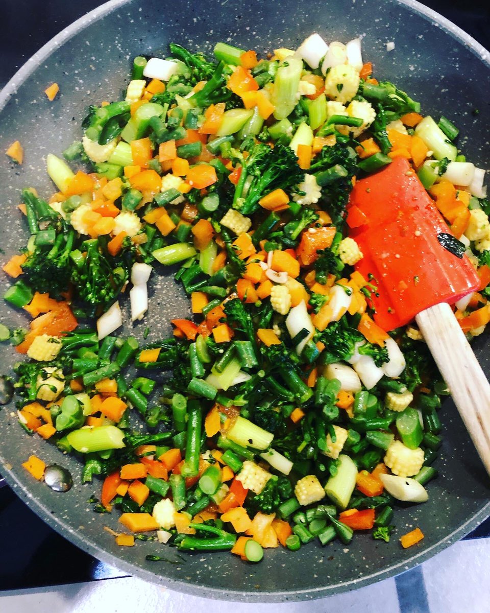 DarrenLong71's tweet photo. Asian Veg Fried Rice &amp; Chunky Chips.
Shaohsing Rice Wine,Black Vinegar,Soy Bean Paste ,Sweet Chilli Sauce key to the Flavour 🌱 #Vegan #veganfood #Vegetable #VeganForTheAnimals #veganfortheplanet https://t.co/o6GOoqv8uV