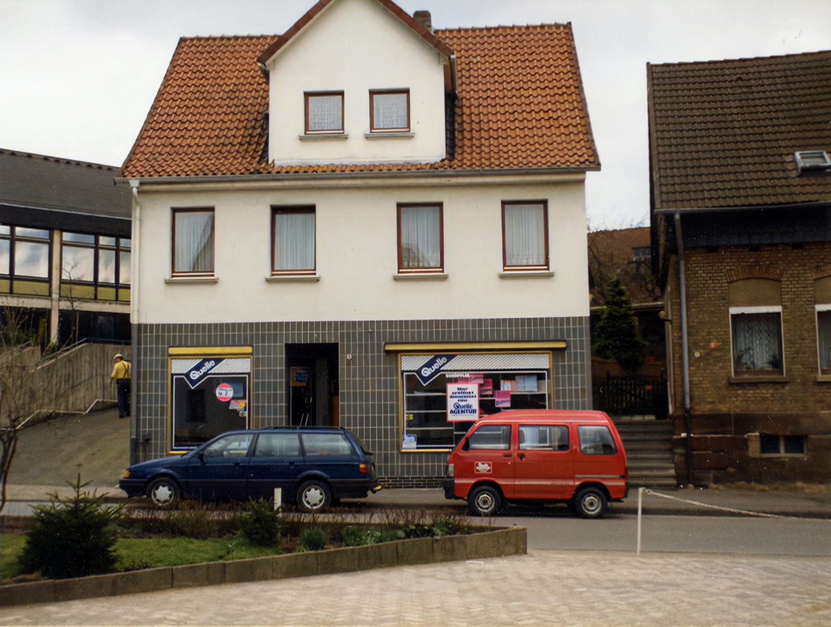 eichsfelderpost's tweet photo. #Rhumspringe (1989) - Neueröffnung der zweiten Quelle-Agentur in der Dechant-Hartmann-Straße https://t.co/KBNCKWtUoz