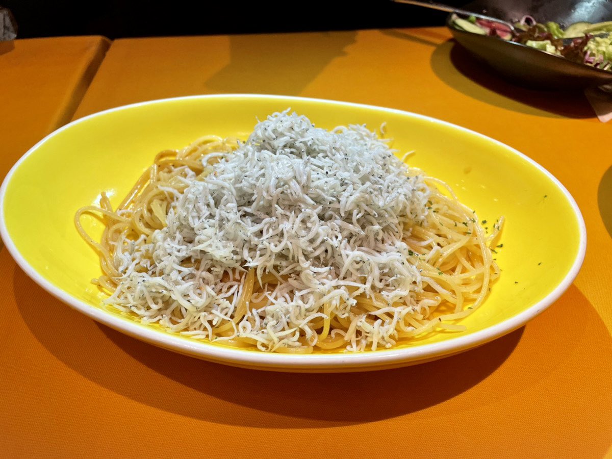 ofunanet's tweet photo. 今日から関連会社の新入社員さんたち4名が、3日間の研修に来てるよ。

私、こういうの苦手みたい😅
緊張してランチに行くのに、スマホ忘れた💦

同僚のスマホ借りて撮影。

研修1日目は、ドルチェヴィータ @DolceVita_ofuna でパスタ❤︎

種類多いから迷っちゃう😍

美味しかったー！！

#大船 https://t.co/zhLzZXWM84