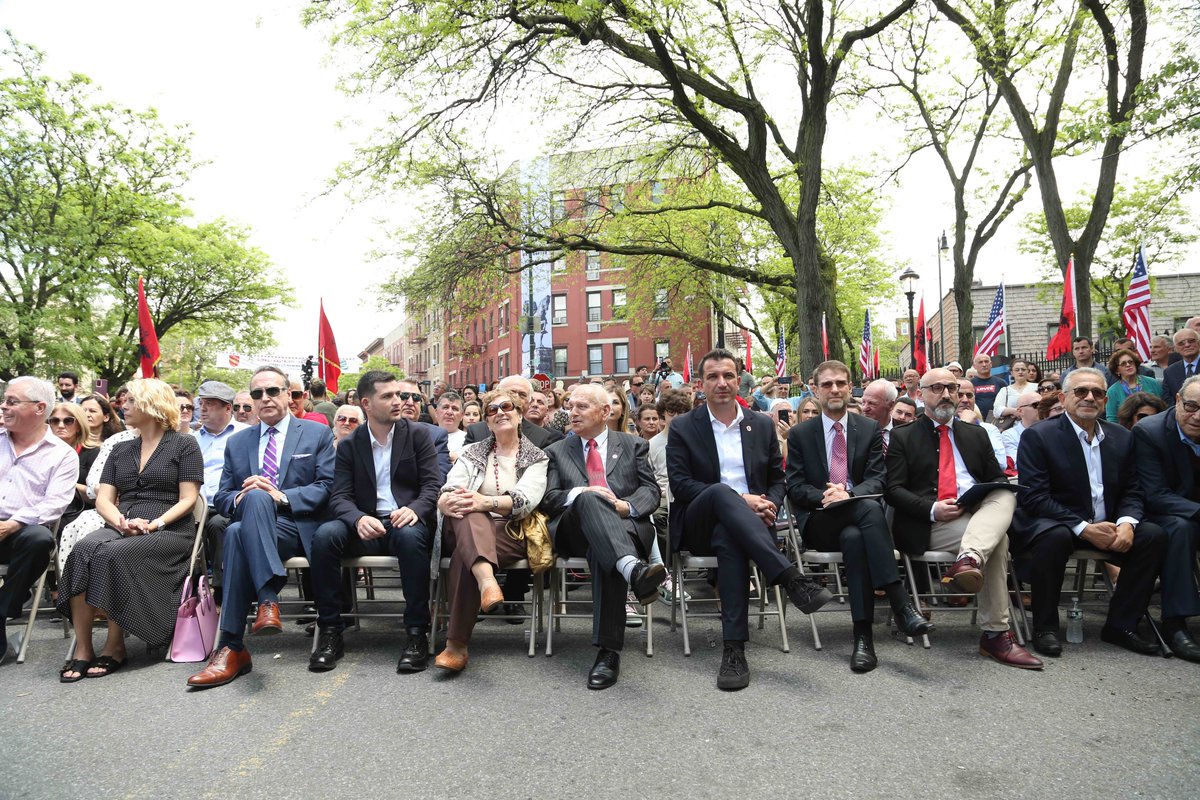 AAOHA was the Host organization in the CoNaming of the Street Gjergj Kastrioti Skenderbeu in Bronx NY
<a href="/SenSchumer/">Chuck Schumer</a> <a href="/RitchieTorres/">Ritchie Torres</a> <a href="/erionveliaj/">Erion Veliaj #MedCapitalCulture2025 🇪🇺🇦🇱</a> <a href="/MarkGjonajNY/">Mark Gjonaj</a> <a href="/ericadamsfornyc/">Eric Adams</a> read more: aaoha.org/gjergj-kastrio… <a href="/DardaMedia/">Rex Dardania</a>