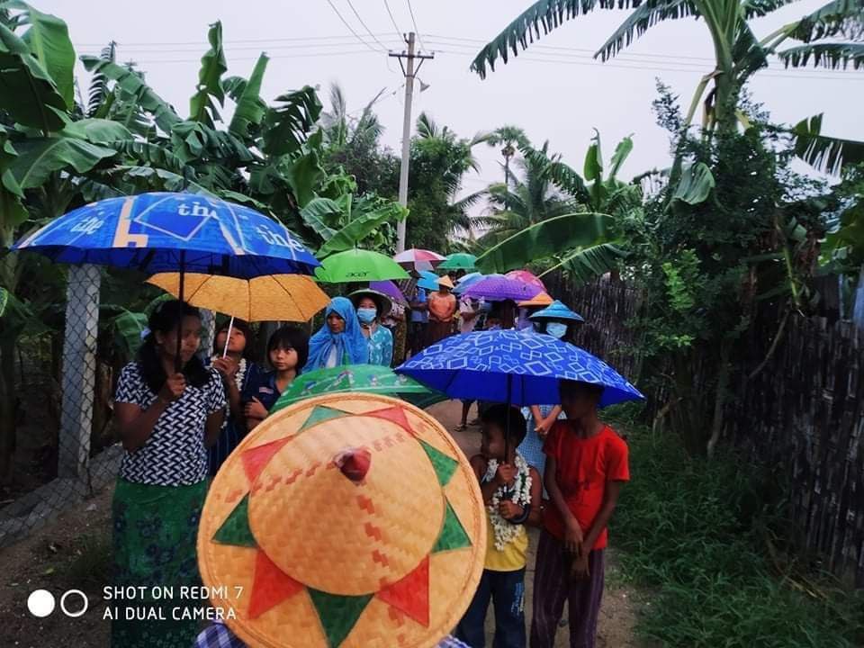 khin1_tk's tweet photo. In Shweyekyi village, Yinmarbin township , a protest went on to oppose military dictatorship today.   #2022May18Coup #US_SanctionMOGE #WhatsHappeningInMyanmar https://t.co/fCrqabjomF