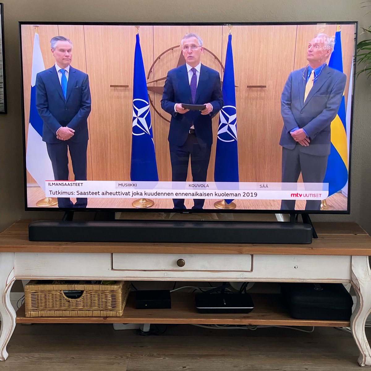 Suomalainen, ruotsalainen ja norjalainen menivät Brysseliin ja… #nato