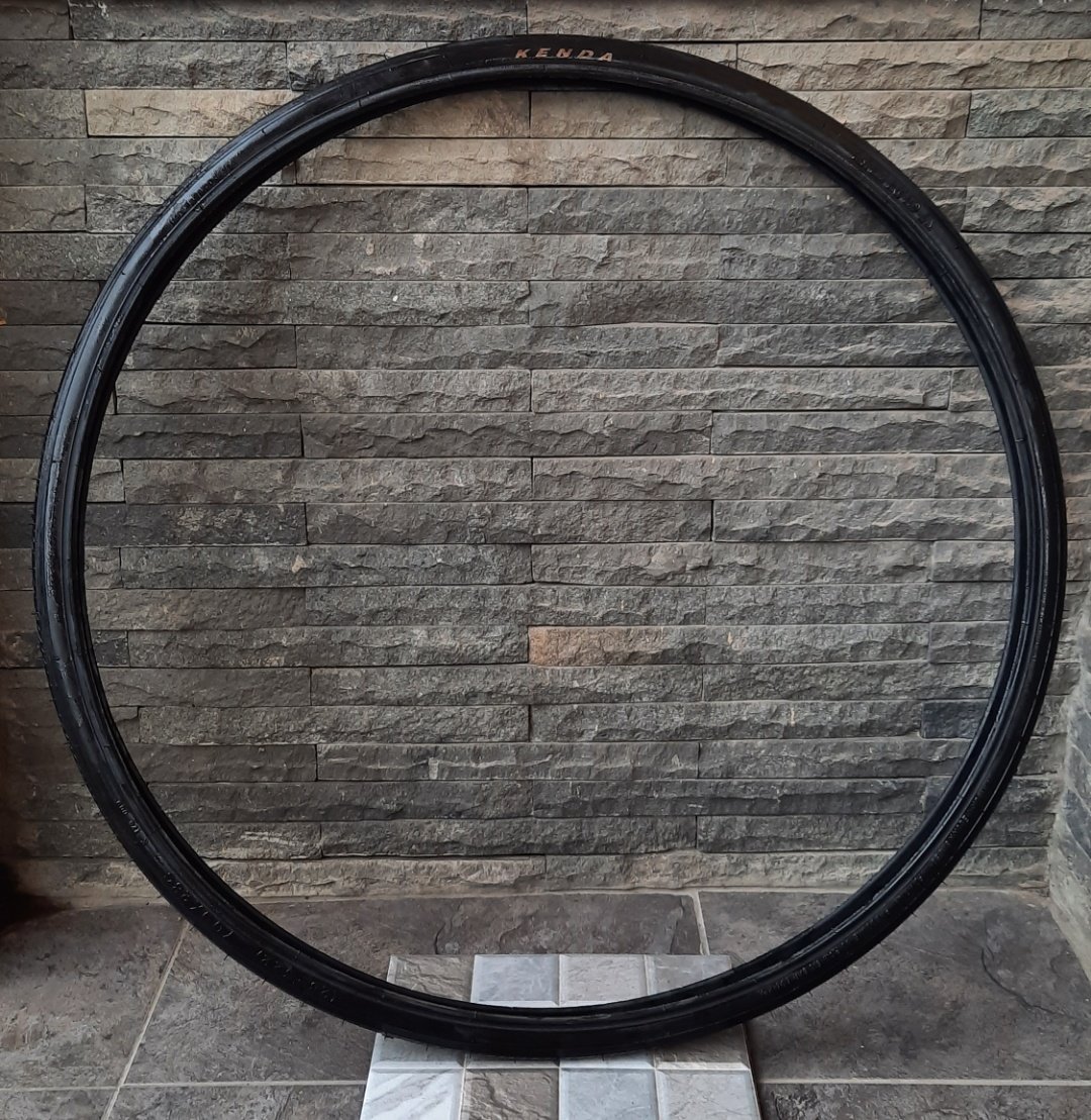 Anticlo26's tweet photo. Rims alloy 36H 700c
Ban kenda 28c 90%
125.000 aja, 
Gratis handgrip
Gratis ongkir
#fnfjb https://t.co/d4Kjf1yFiV