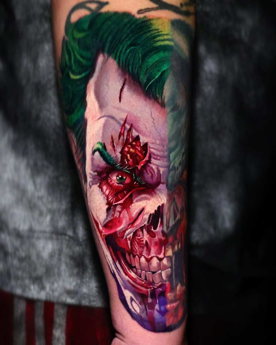 I am Batman 👿🥵 @mitikal_estudio @bishoprotary @dynamiccolor #tattoo  #tatuaje #tatuajes #tattoos #tatuajesrealistas #blackandgreytattoo #cdmx  #cdmxlife #cdmx_oficial #tatuadorescdmx #tatuadoresmexicanos #blackmagic # batman #guason #joker #darkknight, image size:960x1200