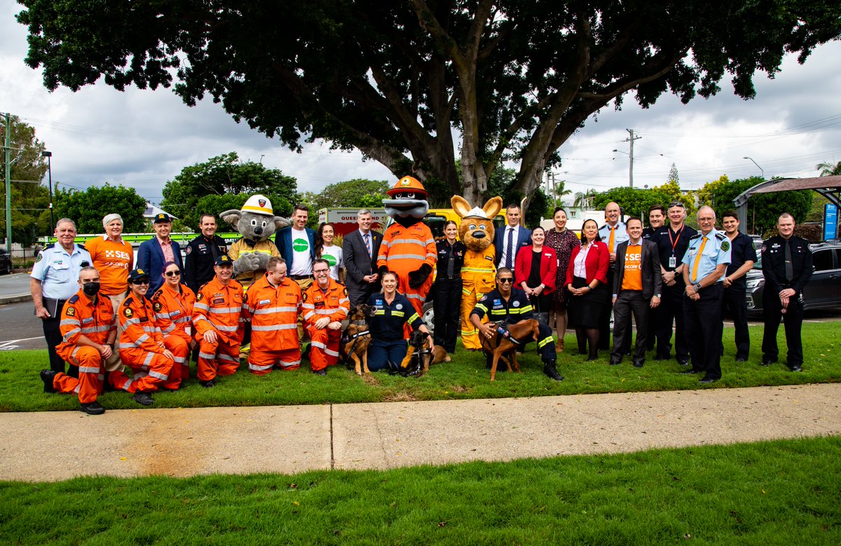 Queensland Fire Department tweet media