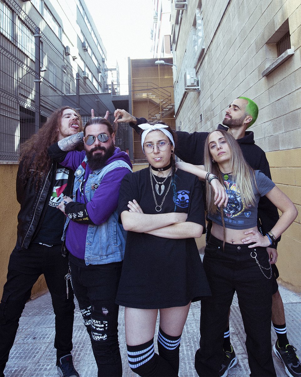 XpresidentX_XpX's tweet photo. ¡FANTÁSTICO EL CONCIERTO EN VALENCIA!
Muchas gracias a todxs lxs fans de XpresidentX y a Vira y a The Wild Boories por ser unxs compis de escenario tan maravillosos.
#numetal #rapmetal #hxcband #rapmetalspain #numetalspain #metalband #rapunk #hiphopspain #hiphoplatino https://t.co/a78WX1SLDs