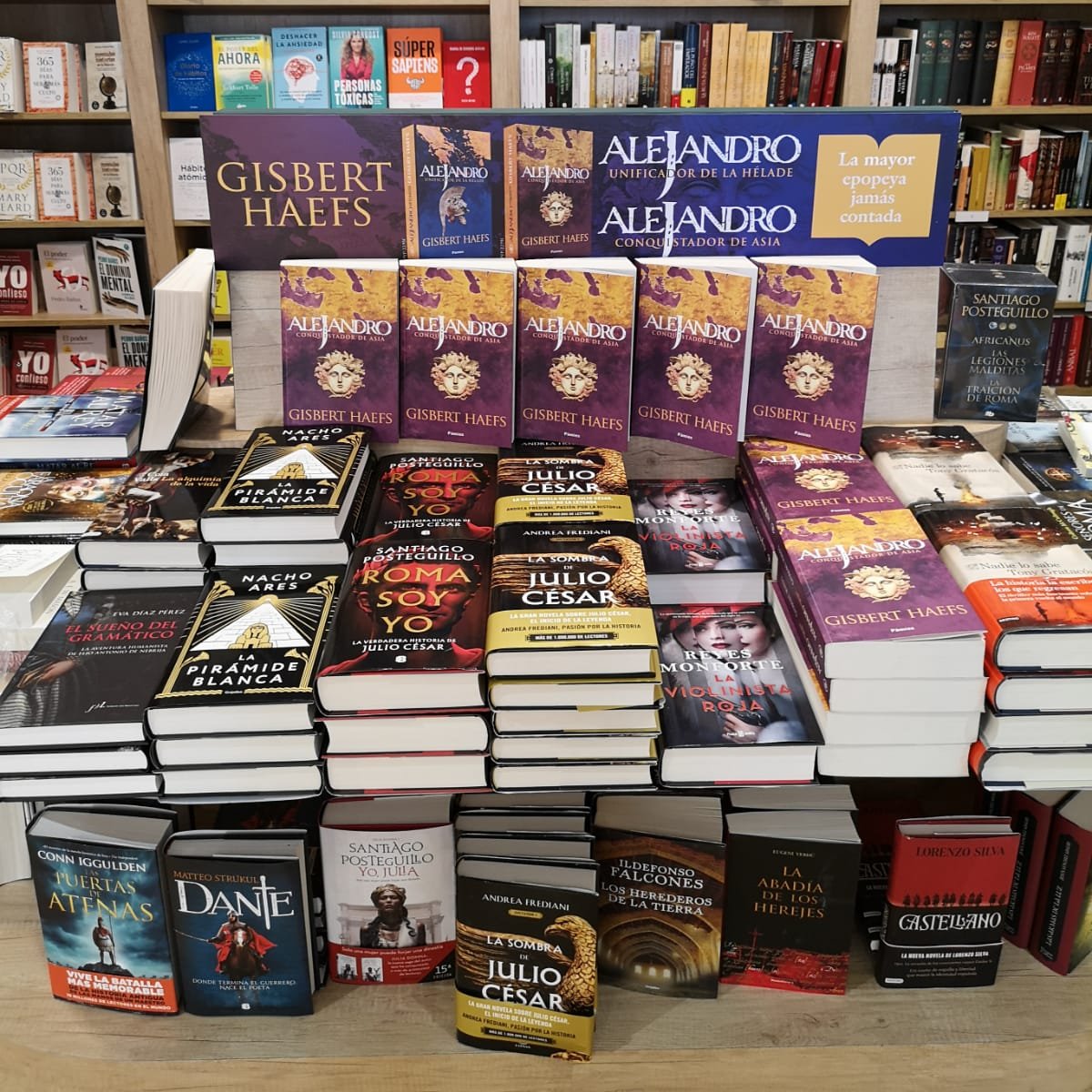 casadellibro's tweet photo. RT si a ti también te gusta la #NovelaHistórica 🤩

#FelizJueves https://t.co/rXTbfbOkaJ
