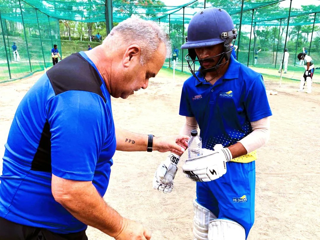 Letzplay_News's tweet photo. MSDCA NAGPUR Summer Camp with Dav Whatmore, talking about BATTING Action.

#aarkasports #msdhoni7781 #msdca #msdcaofficial #summer2022 #summercamp #summercamp2022 #msdcanagpur #cricket #bowling #coaching #coach Dav Whatmore #SPORTS #cricketer #msdhoni7781 #MSDhoni https://t.co/xELL3Z8Zko