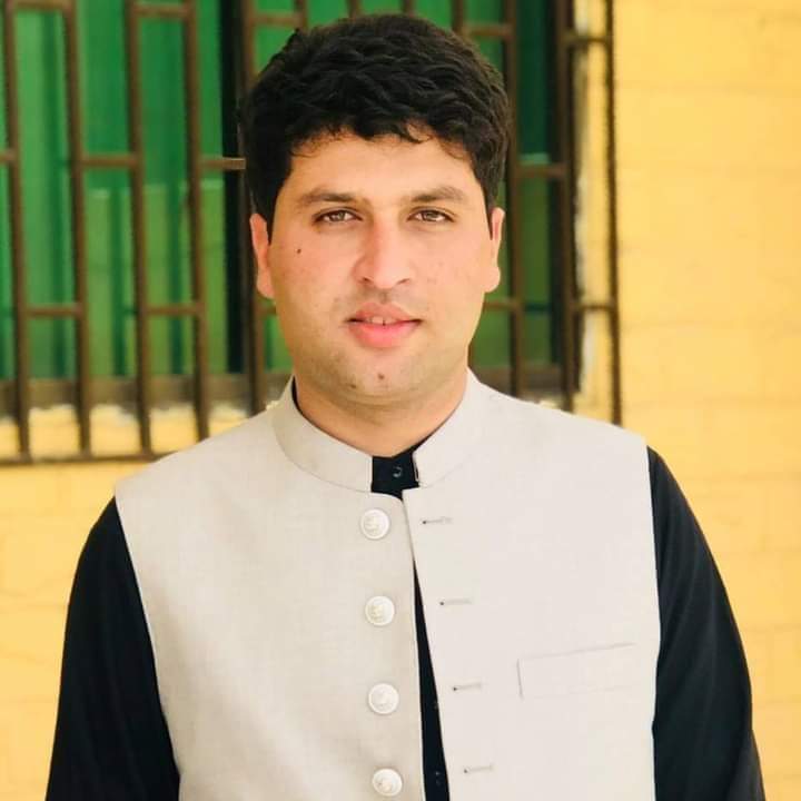 Samipakhtoon's tweet photo. د دوران نیول د ټولو انساني او افغاني قوانینو بر خلاف عمل دی؛ پرته له دې چې کوم جرم ولري پر نظام د سالم انتقاد له امله نیول شوی له دوران سره په خپل هېواد کې کېدونکی چلند هېڅ د تحمول وړ نه دی. هیله ده ژر آزاد شي.
@119MOI
@Zabehulah_M33
@Jawadsarga

#ReleaseDawran https://t.co/yRboh3cw9Y