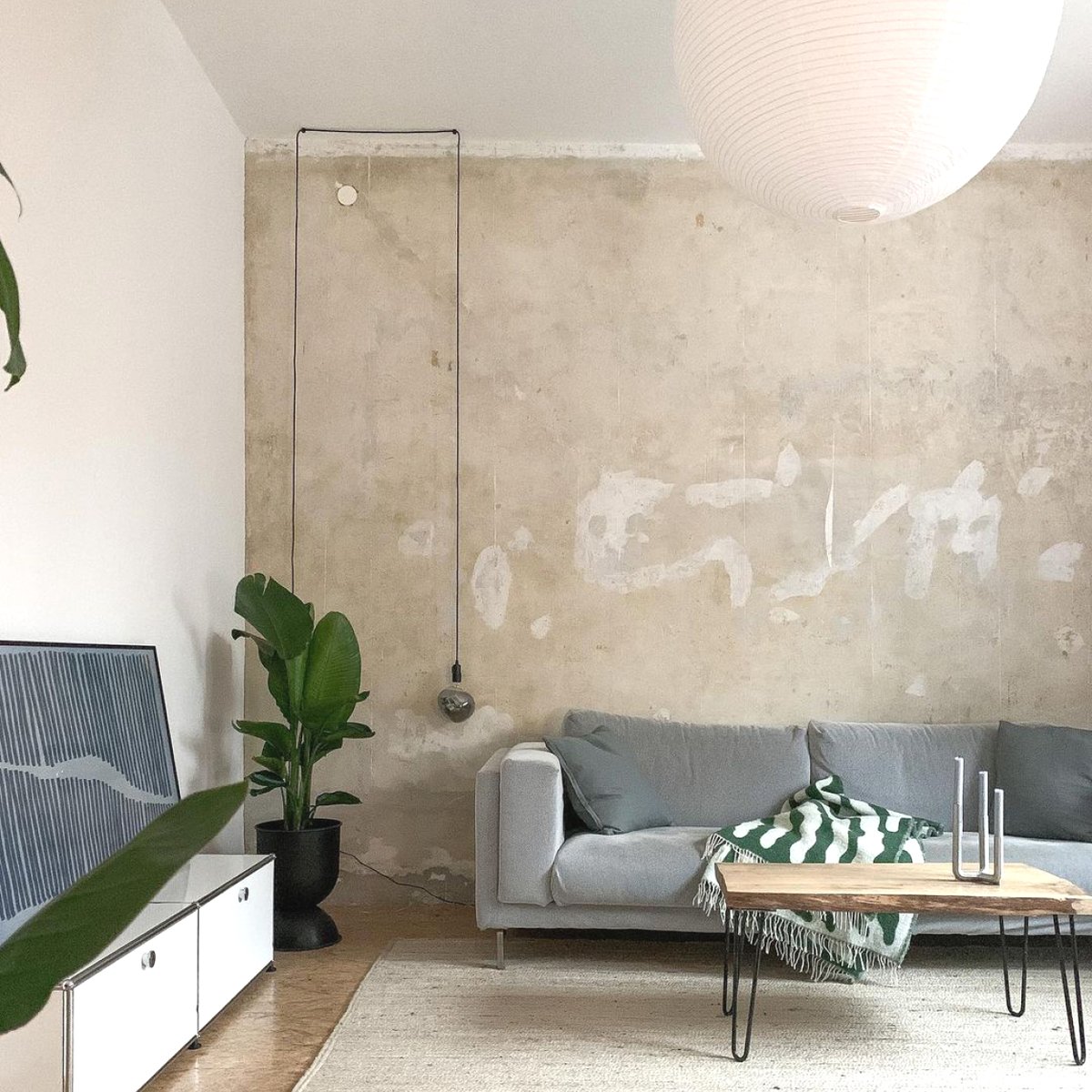 NudCollection's tweet image. Love this installation 💡😍 so simple, yet so rewarding. From the beautiful home of @flatnextdoor 📸👌 #nudcollection #ledrock #uniqueled #livingroominspo