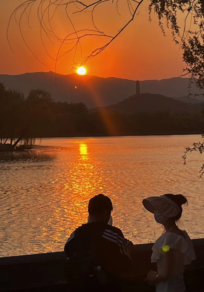 KimKimchan9808's tweet photo. Which productiv way you chooses to spend your #leisure time? I prefer a short trip to the outskirts or the parks scattering in a city. Take a deep breath and embrace our connection with #nature.  #photography #cityphotos https://t.co/QuGkizKJ0w