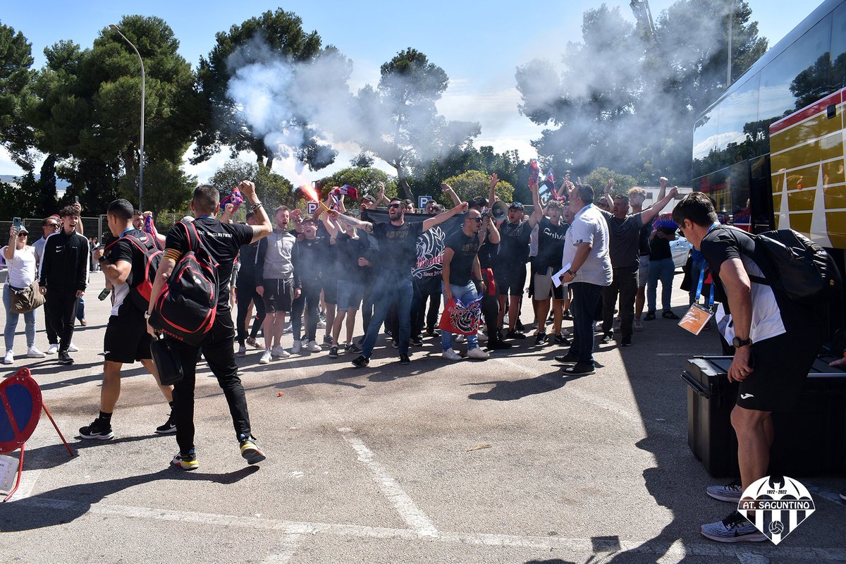AtcoSaguntino's tweet photo. ¡AFICIÓN! Tenemos una propuesta que haceros 😏

🔝 ¿Qué os parece si os venís el sábado a las 11:00h al Trinquet a despedir a nuestros guerreros antes de salir rumbo a Madrid? 🤪🔥

¡Os esperamos! 😉 https://t.co/fkJ7suOskM